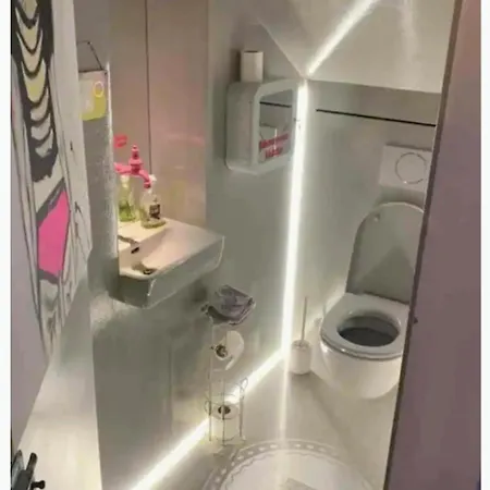 Crazyroom Κάμπινγκ